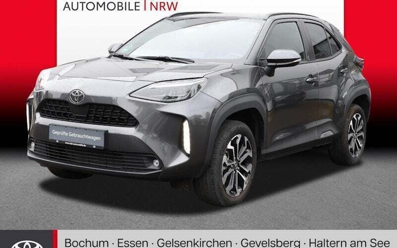 Grau Gebraucht 2024 Toyota Yaris Cross Style SUV | 26.449 € (Superpreis) - Bild 1/4