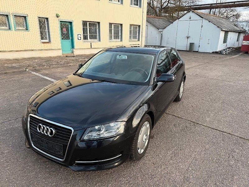 Gebraucht Audi A3 Ambiente 105 PS (77 kW) 2011 Schwarz Kleinwagen