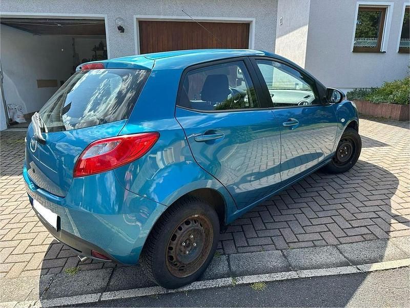 Gebraucht Mazda 2 75 PS (55 kW) 2012 Blau Kleinwagen
