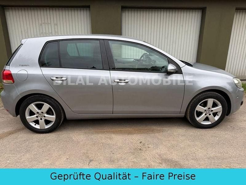 Gebraucht VW Golf VI Team 105 PS (77 kW) 2010 Silber Kleinwagen