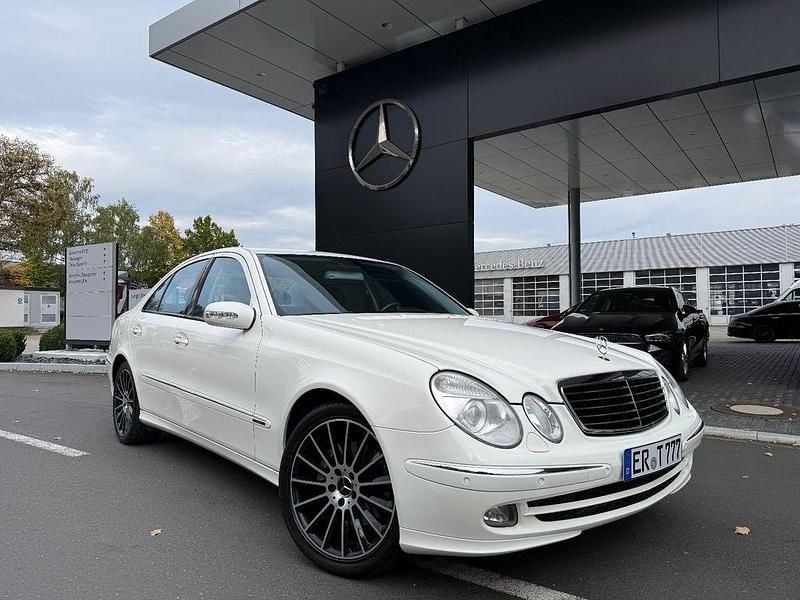 Weiß Gebraucht 2006 Mercedes E500 Avantgarde Limousine | 15.499 € (Fairer Preis) - Bild 1/4