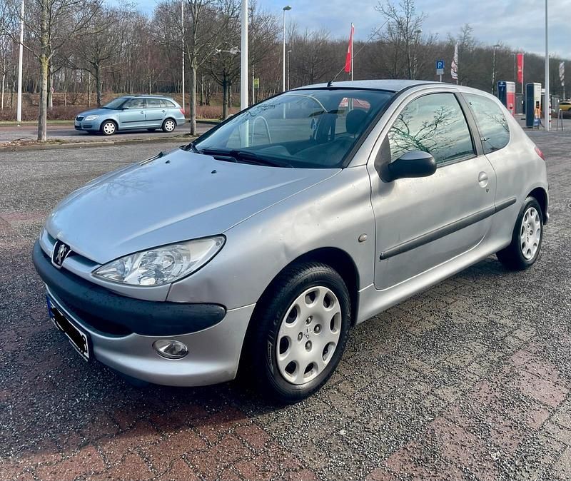 Gebraucht Peugeot 206 75 PS (55 kW) 2004 Silber Kleinwagen