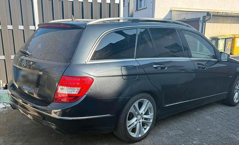 Gebraucht Mercedes C220 170 PS (125 kW) 2012 Schwarz Kombi
