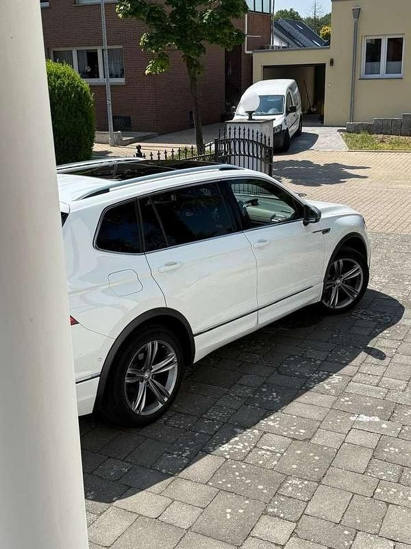 Gebraucht 2021 VW Tiguan Allspace Highline SUV | 28.000 € (Etwas zu teuer) - Bild 1/4