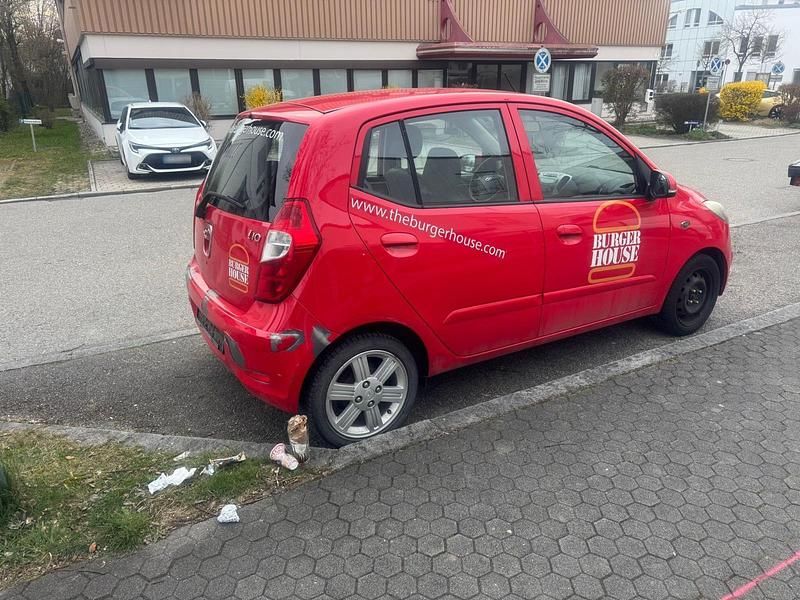 Gebraucht Hyundai i10 90 PS (66 kW) 2012 Rot Kleinwagen