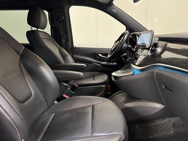 Gebraucht Mercedes V300 241 PS (177 kW) 2020 Weiß Van / Kleinbus