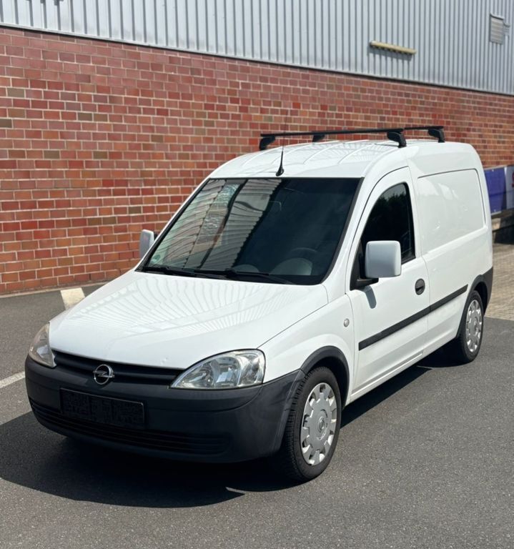 Weiß Gebraucht 2010 Opel Combo Van / Kleinbus | 2.399 € (Guter Preis) - Bild 1/4