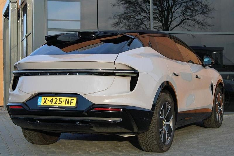 Używany Lotus Eletre 450 kW (612 KM) 2023 Szary SUV