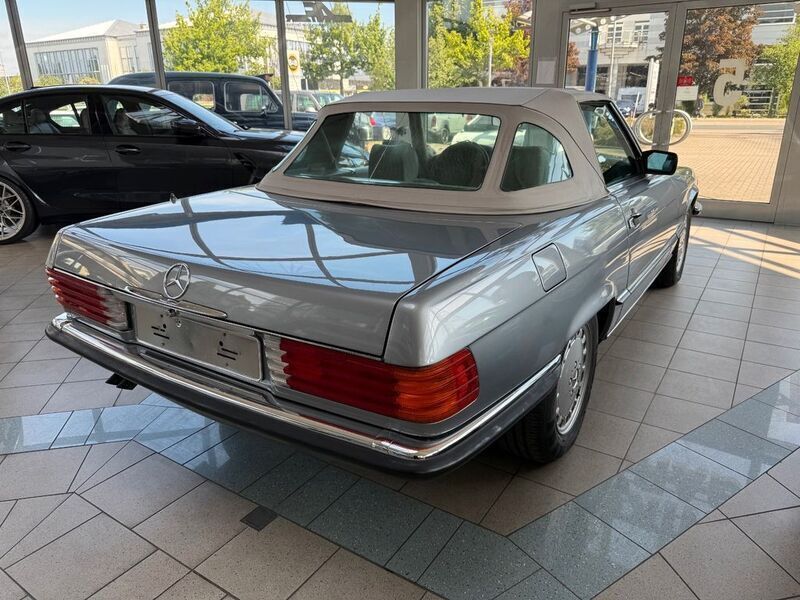 Gebraucht Mercedes 560 231 PS (169 kW) 1987 Silber Cabrio