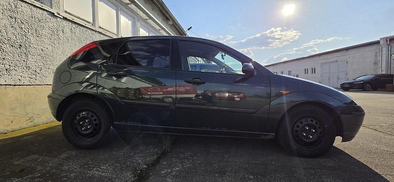 Second-hand Ford Focus 116 CP (85 kW) 2004 Verde Hatchback