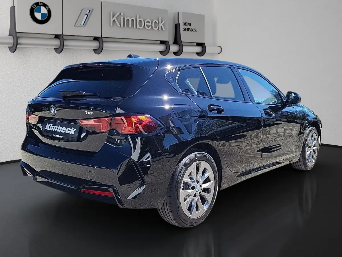 Nowe BMW 116 122 KM (89 kW) 2026 Czarny Hatchback