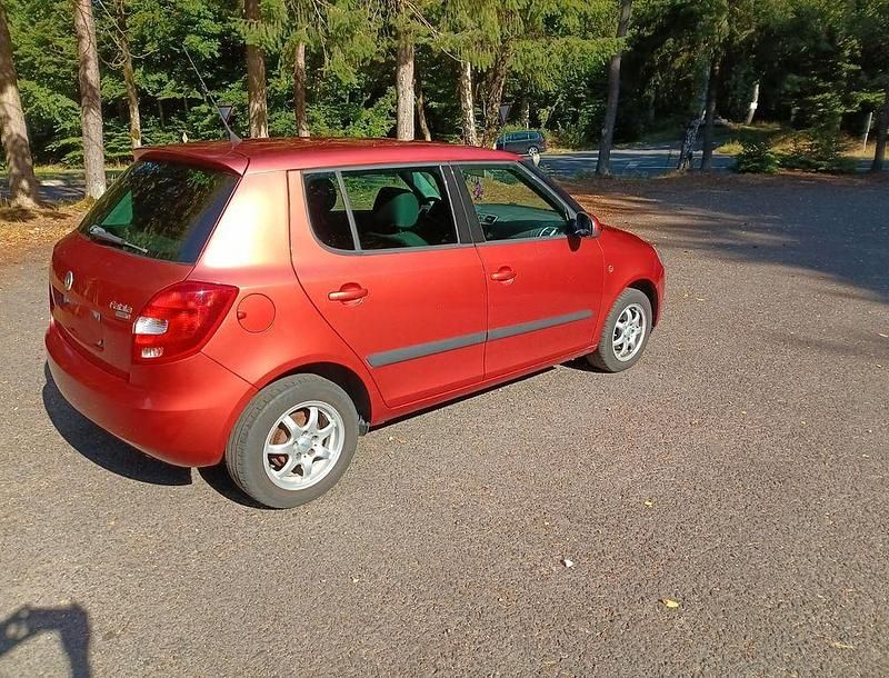 Orange Gebraucht 2007 Skoda Fabia Ambiente Limousine | 2.000 € (Fairer Preis) - Bild 1/4