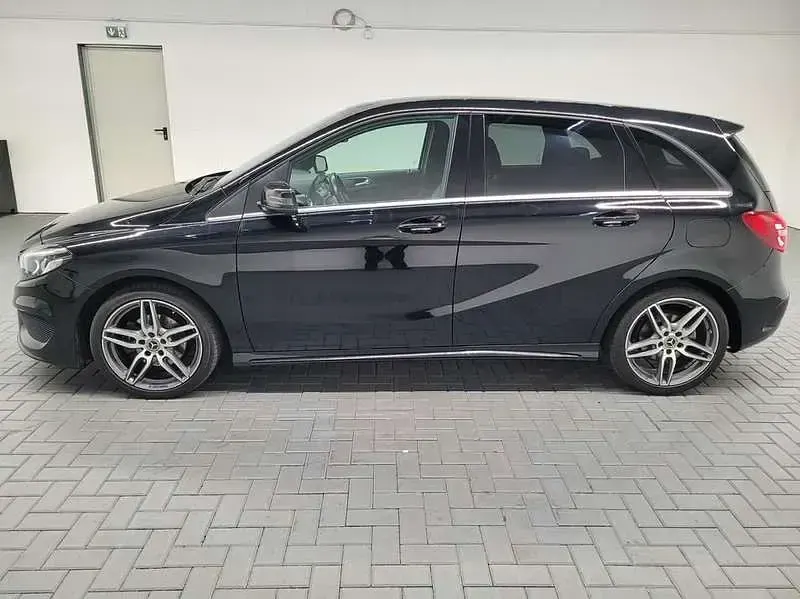 Gebraucht Mercedes B200 AMG line 136 PS (100 kW) 2018 Schwarz Kleinwagen