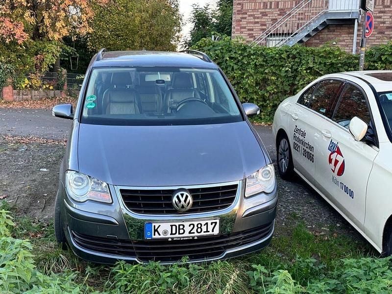 Grau Gebraucht 2007 VW Touran Van / Kleinbus | 4.450 € (Fairer Preis) - Bild 1/3