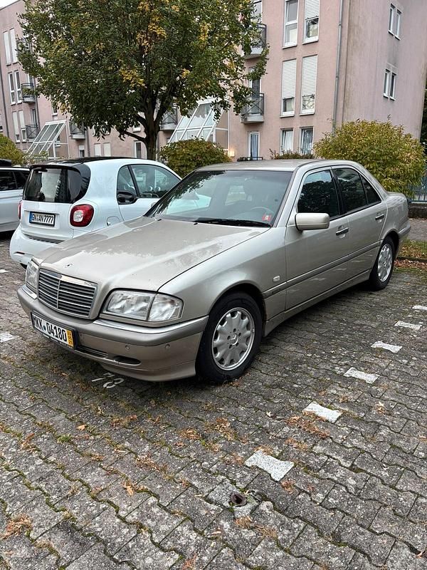 Beige Gebraucht 1999 Mercedes C240 Elegance Limousine | 4.600 € - Bild 1/4