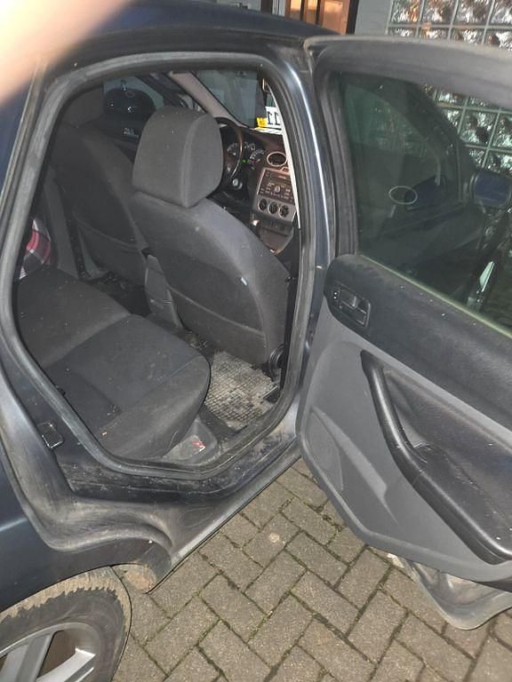 Gebraucht Ford Focus Sport 116 PS (85 kW) 2005 Grau Limousine