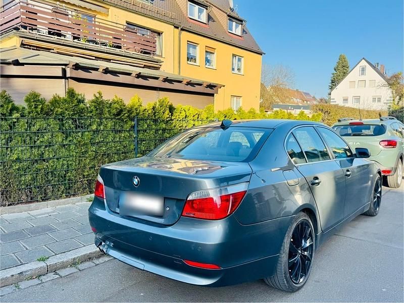Gebraucht BMW 523 177 PS (130 kW) 2006 Grau Limousine