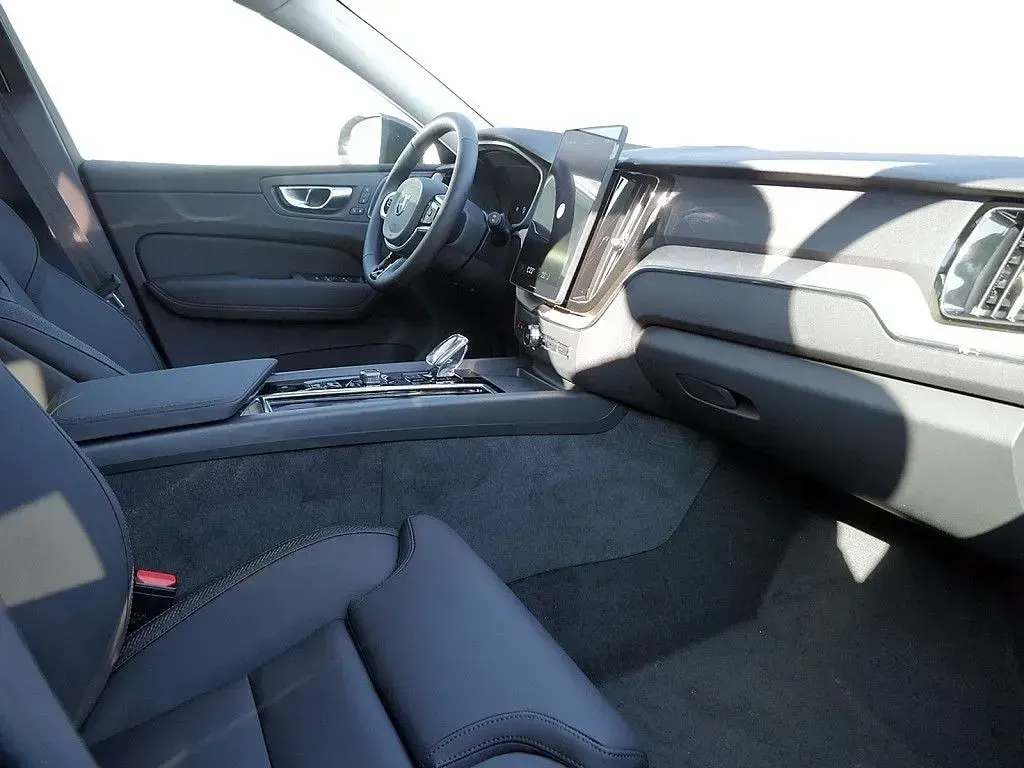 Gebraucht Volvo XC60 Plus 250 PS (183 kW) 2025 Blau SUV