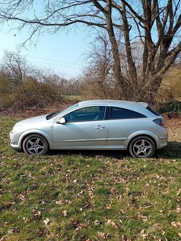 Gebraucht Opel Astra GTC 90 PS (66 kW) 2008 Silber Coupé