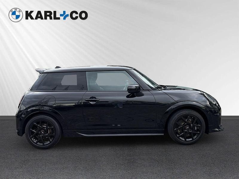 Gebraucht Mini Cooper 156 PS (114 kW) 2024 Midnight black ii (schwarz) Kleinwagen