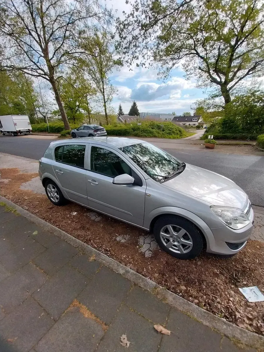 Gebraucht Opel Astra 90 PS (66 kW) 2008 Silber Kleinwagen