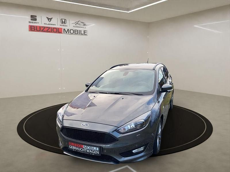 Grau Gebraucht 2018 Ford Focus Limousine | 13.980 € (Fairer Preis) - Bild 1/4