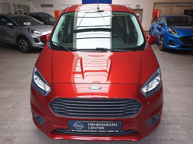 Gebraucht Ford Tourneo Trend 100 PS (73 kW) 2018 Rot Kombi