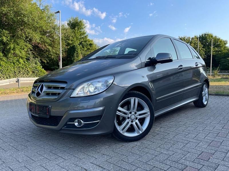 Grau Gebraucht 2008 Mercedes B200 Edition Van / Kleinbus | 4.950 € (Etwas zu teuer) - Bild 1/4