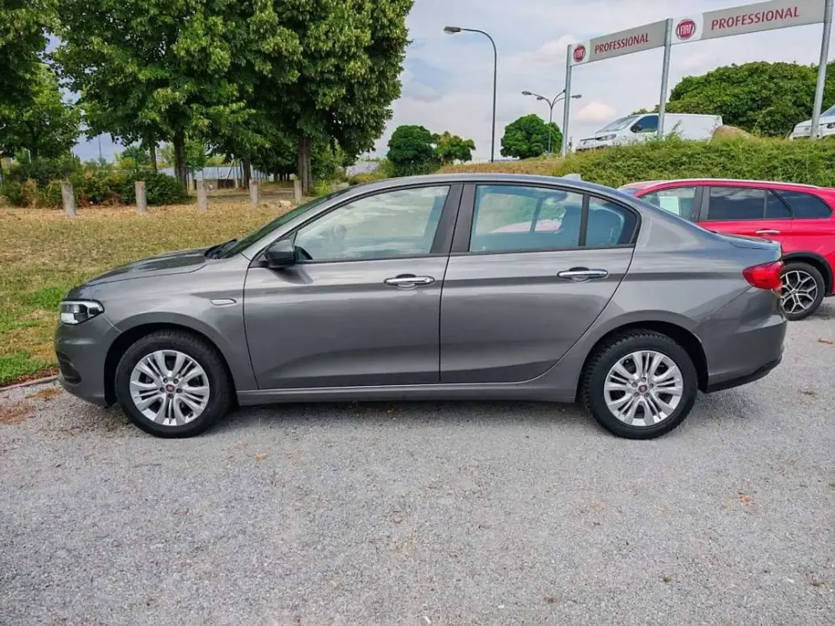 Gebraucht Fiat Tipo Pop 95 PS (69 kW) 2017 Colosseo grau metallic Limousine