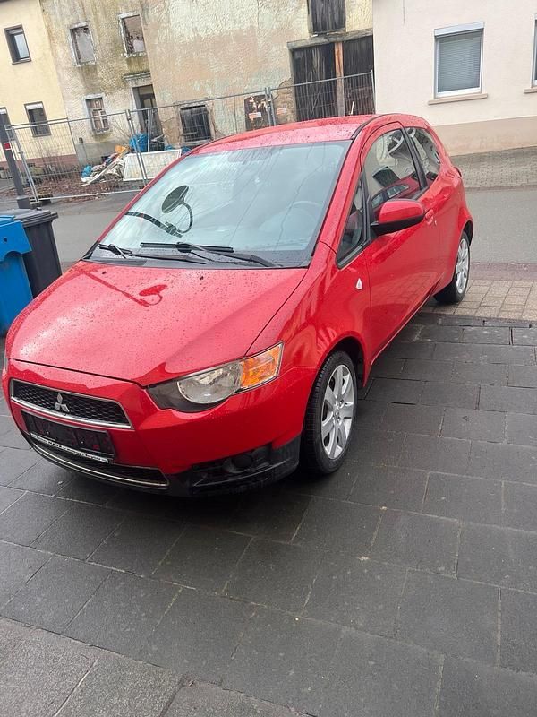 Gebraucht Mitsubishi Colt 75 PS (55 kW) 2011 Rot Kleinwagen