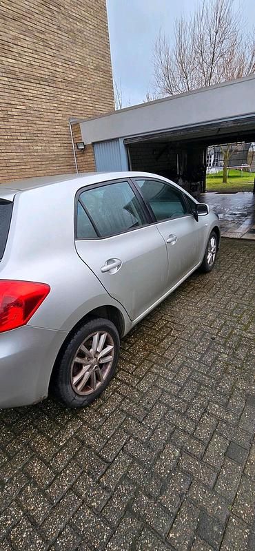 Gebraucht Toyota Auris 124 PS (91 kW) 2008 Silber Kleinwagen