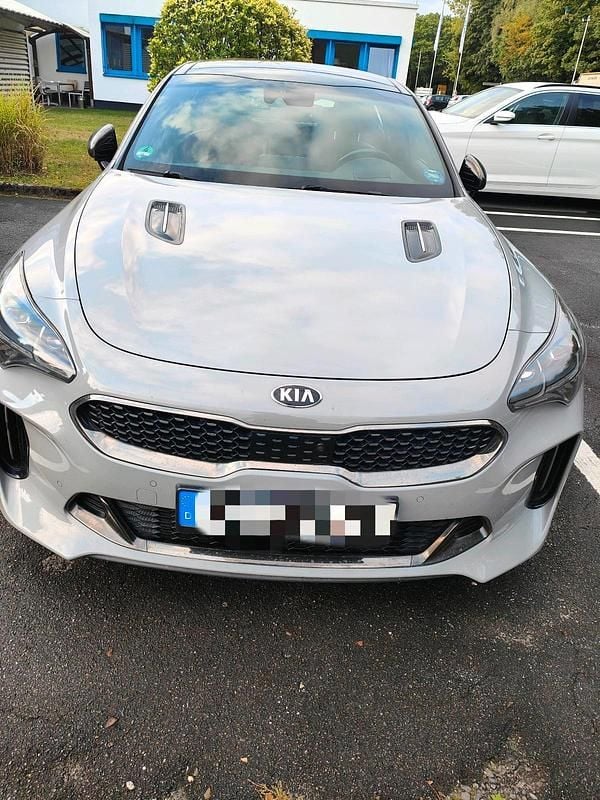 Grau Gebraucht 2025 Kia Stinger Kleinwagen | 28.500 € - Bild 1/4
