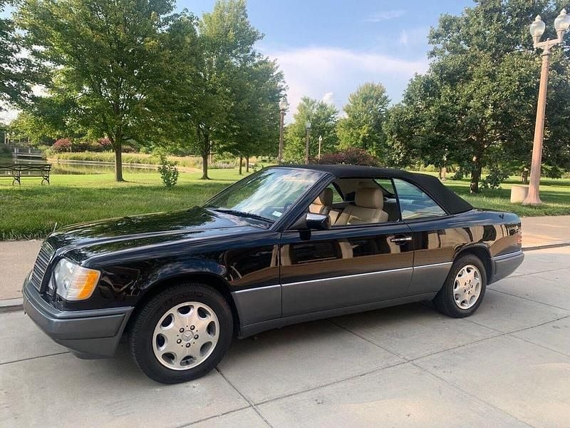 Schwarz Gebraucht 1995 Mercedes E320 Cabrio | 16.300 € - Bild 1/4
