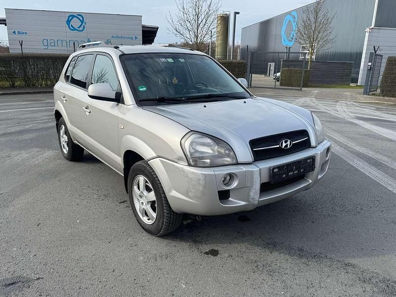 Gebraucht Hyundai Tucson GLS 141 PS (103 kW) 2006 Warm silver SUV