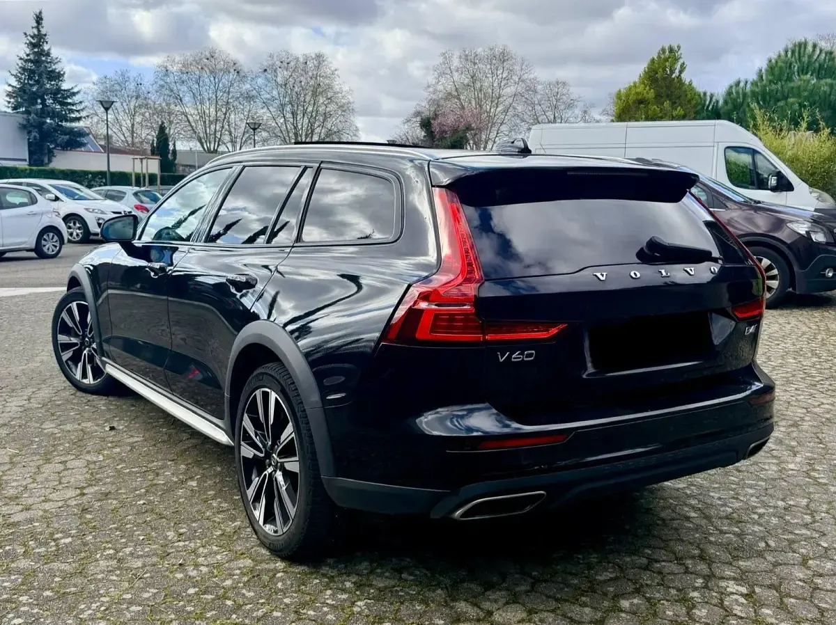Gebraucht Volvo V60 CC Pro 197 PS (144 kW) 2022 Schwarz Kombi