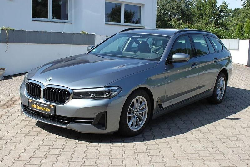 Grau Gebraucht 2022 BMW 530 Kombi | 30.950 € (Guter Preis) - Bild 1/3