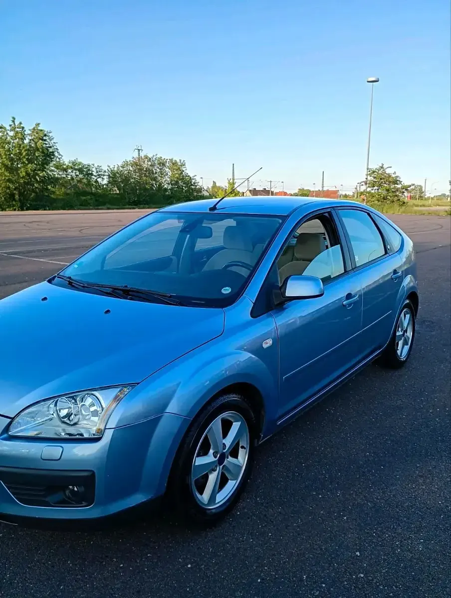 Gebraucht Ford Focus 101 PS (74 kW) 2006 Blau Limousine