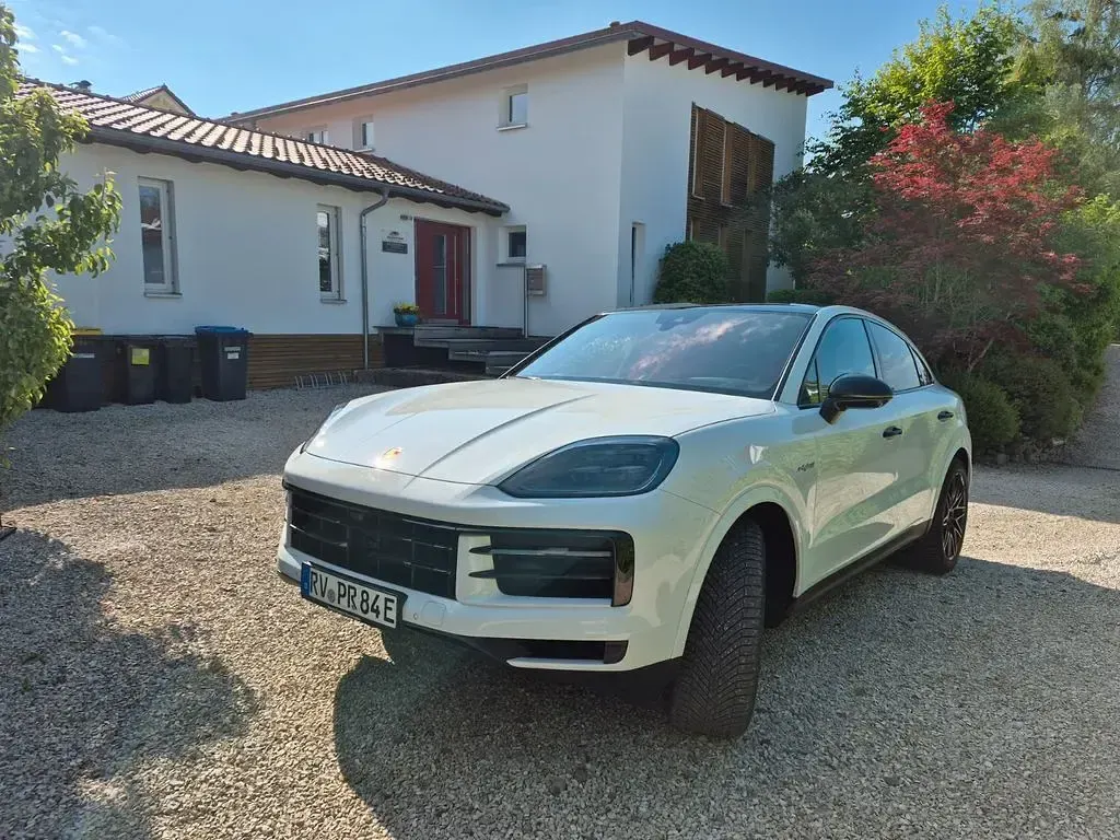 Second-hand Porsche Cayenne 470 CP (345 kW) 2024 Alb SUV