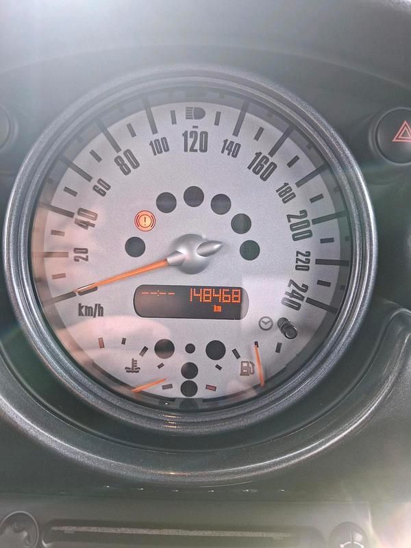 Usado Mini Cooper Cabriolet 116 HP (85 kW) 2006 Preto Cabrios