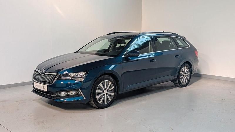 Blau Gebraucht 2022 Skoda Superb Ambition Limousine | 22.499 € (Guter Preis) - Bild 1/4