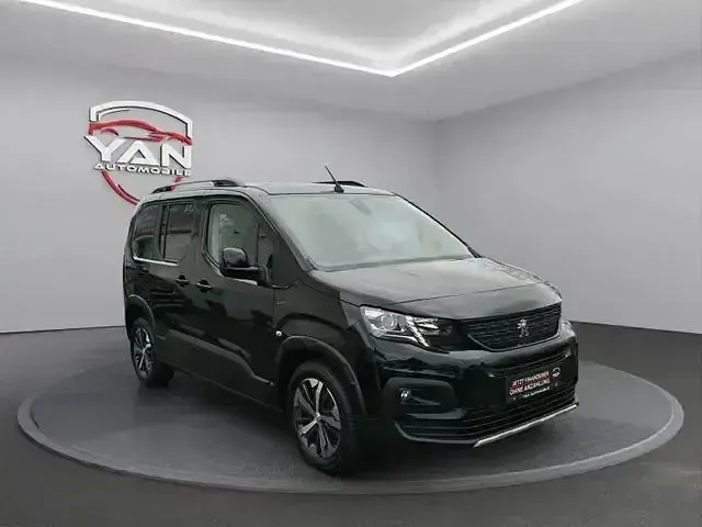 Gebraucht Peugeot Rifter GT-line 131 PS (96 kW) 2023 Schwarz Van / Kleinbus