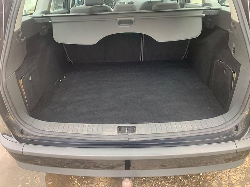 Second-hand Ford Focus Ambiente 101 CP (74 kW) 2007 Negru Break