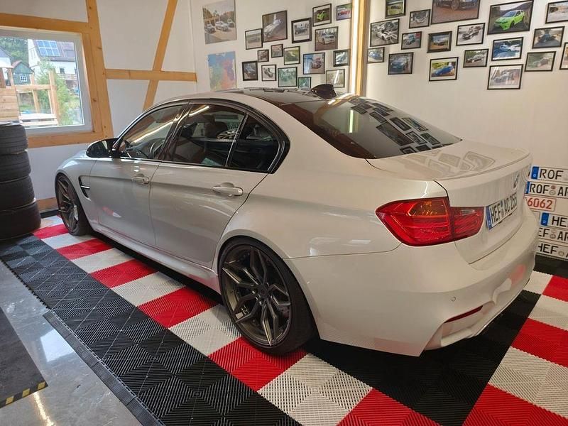 Weiß Gebraucht 2014 BMW M3 Performance Limousine | 46.800 € (Fairer Preis) - Bild 1/4