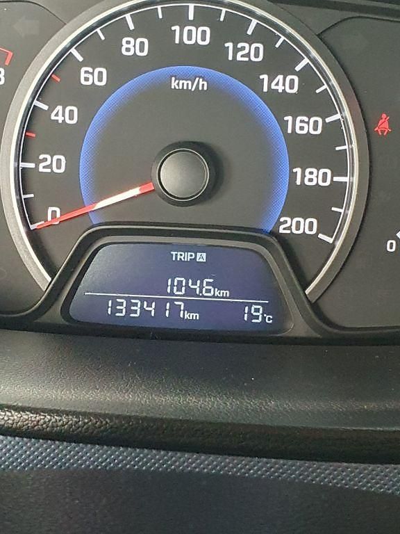 Gebraucht Hyundai i10 Edition 67 PS (49 kW) 2014 Weiß Kleinwagen