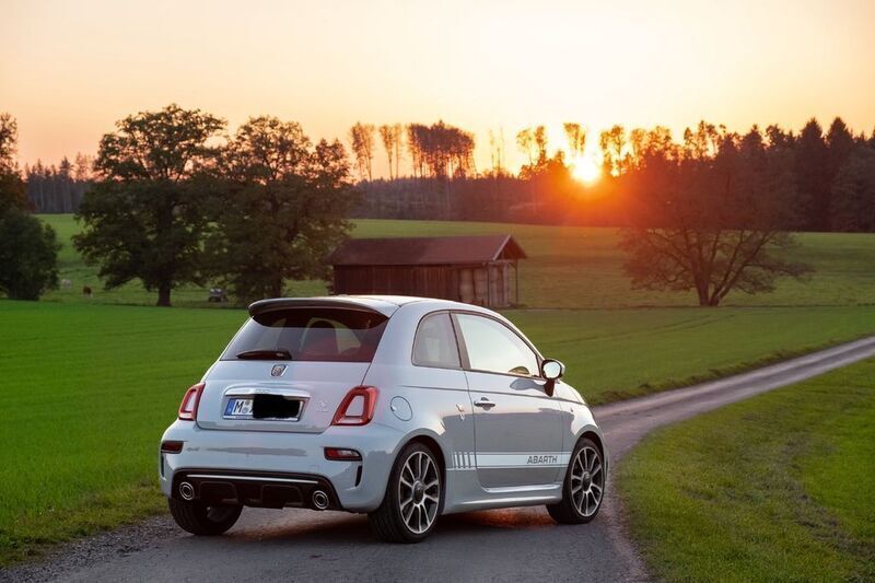 Grau Gebraucht 2018 Abarth 595 Turismo Kleinwagen | 18.900 € (Etwas zu teuer) - Bild 1/4