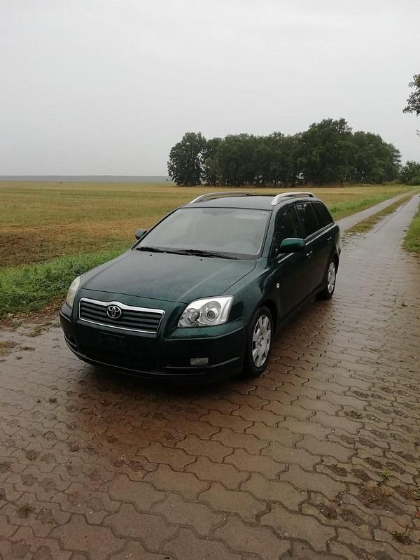 Grün Gebraucht 2004 Toyota Avensis Kombi | 1.800 € (Guter Preis) - Bild 1/4