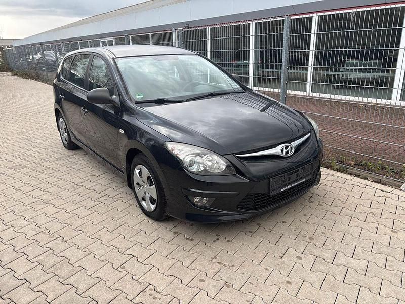 Gebraucht Hyundai i30 126 PS (92 kW) 2011 Schwarz Kombi