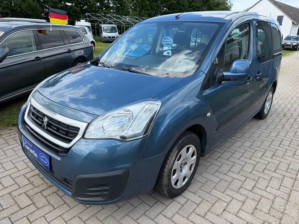 Gebraucht Peugeot TePee Active 99 PS (72 kW) 2015 Blau Van / Kleinbus
