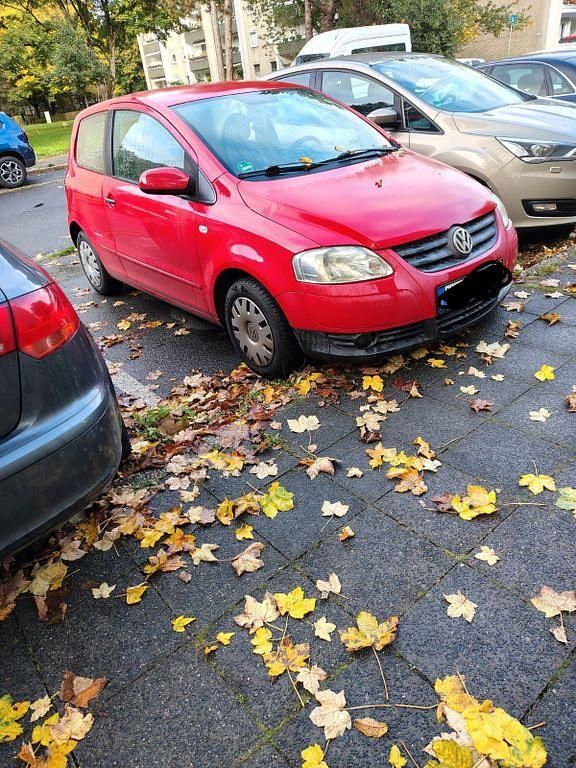 Rot Gebraucht 2009 VW Fox Kleinwagen | 1.000 € (Guter Preis) - Bild 1/4
