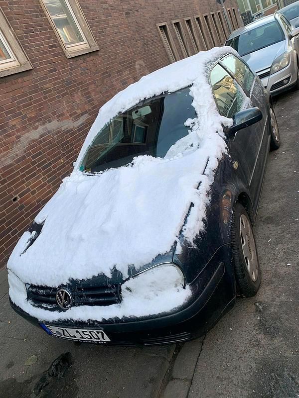 Grau Gebraucht 2003 VW Golf Limousine | 650 € (Superpreis) - Bild 1/4